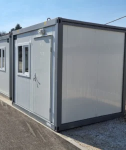 Security kontejner ARK 301 – unutrašnji prostor sa WC-om i umivaonikom