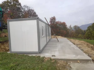 Modularni kontejner s dvije sobe, kuhinjom, WC‑om i tušem – vanjski prikaz modularne jedinice